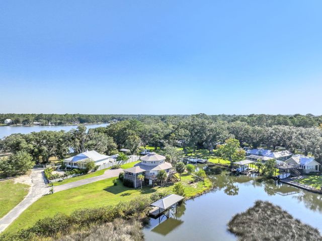 284 Grove Lane, Freeport, FL 32439