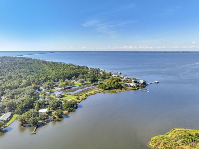 284 Grove Lane, Freeport, FL 32439