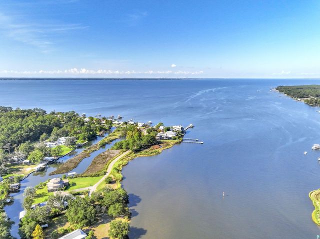 284 Grove Lane, Freeport, FL 32439