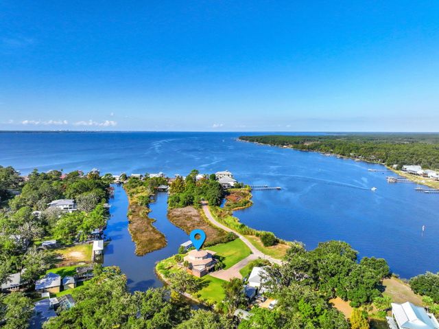 284 Grove Lane, Freeport, FL 32439