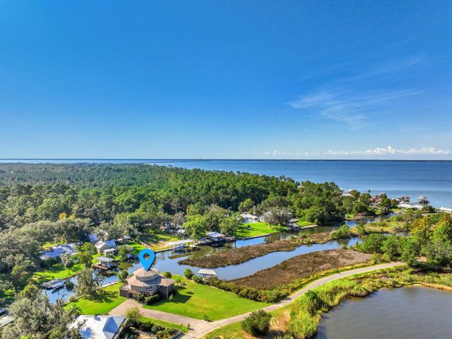 284 Grove Lane, Freeport, FL 32439