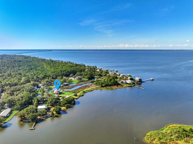 284 Grove Lane, Freeport, FL 32439