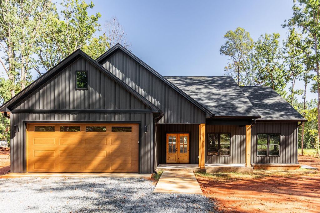 Image 1 of property listing at 2182 Stonewall Road, Concord, VA 24538