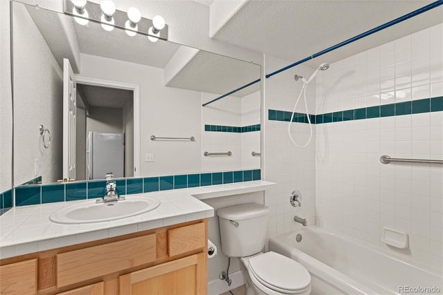 6686 S Reed Way B, Littleton, CO 80123