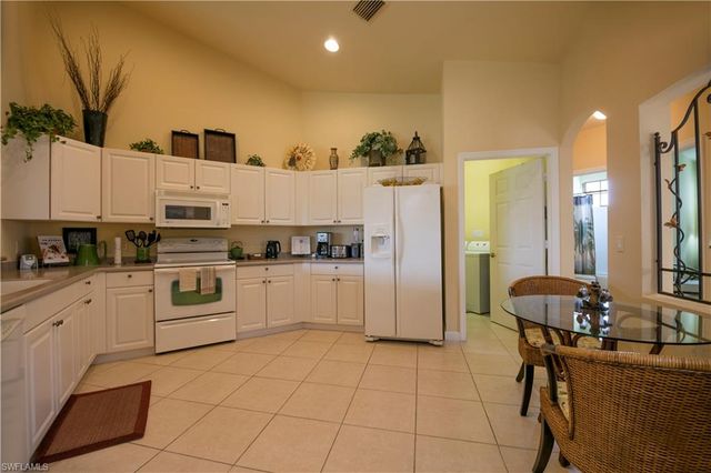 3048 Horizon LN 1104, Naples, FL 34109