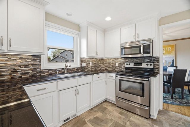 1851 CRICKET COURT, Neenah, WI 54956