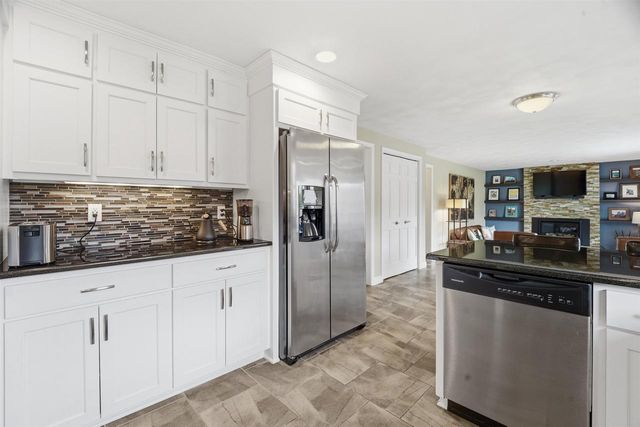 1851 CRICKET COURT, Neenah, WI 54956