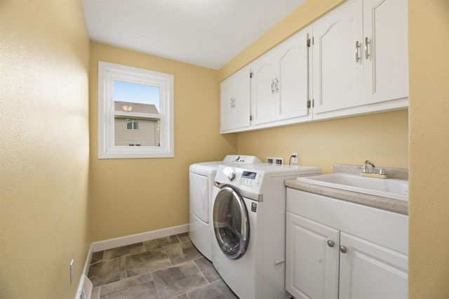 1851 CRICKET COURT, Neenah, WI 54956