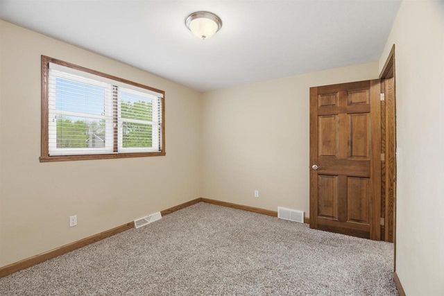 1851 CRICKET COURT, Neenah, WI 54956