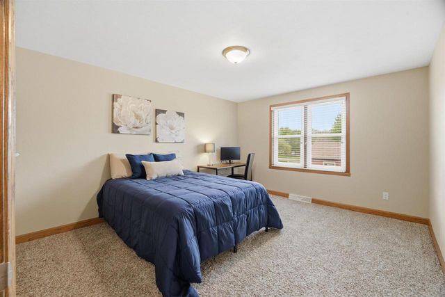 1851 CRICKET COURT, Neenah, WI 54956