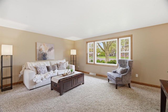 1851 CRICKET COURT, Neenah, WI 54956