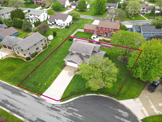 1851 CRICKET COURT, Neenah, WI 54956