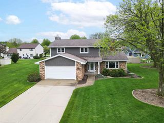 1851 CRICKET COURT, Neenah, WI 54956