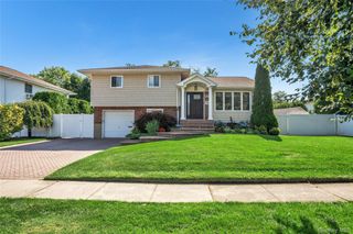 109 Plymouth Road, Plainview, NY 11803