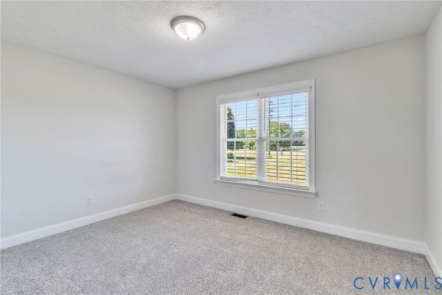 1013 Ridge Rd, Callao, VA 22435