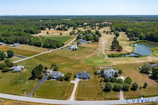 1013 Ridge Rd, Callao, VA 22435