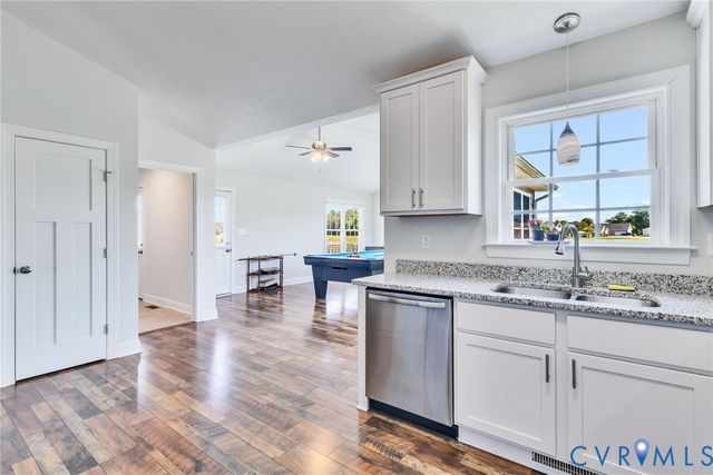 1013 Ridge Rd, Callao, VA 22435