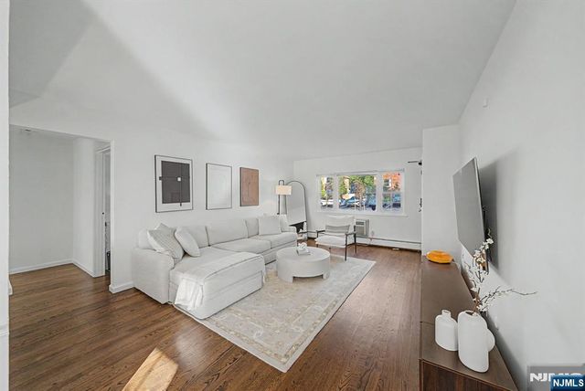 39 Wedgewood Drive 111, Verona, NJ 07044
