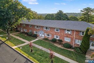 39 Wedgewood Drive 111, Verona, NJ 07044