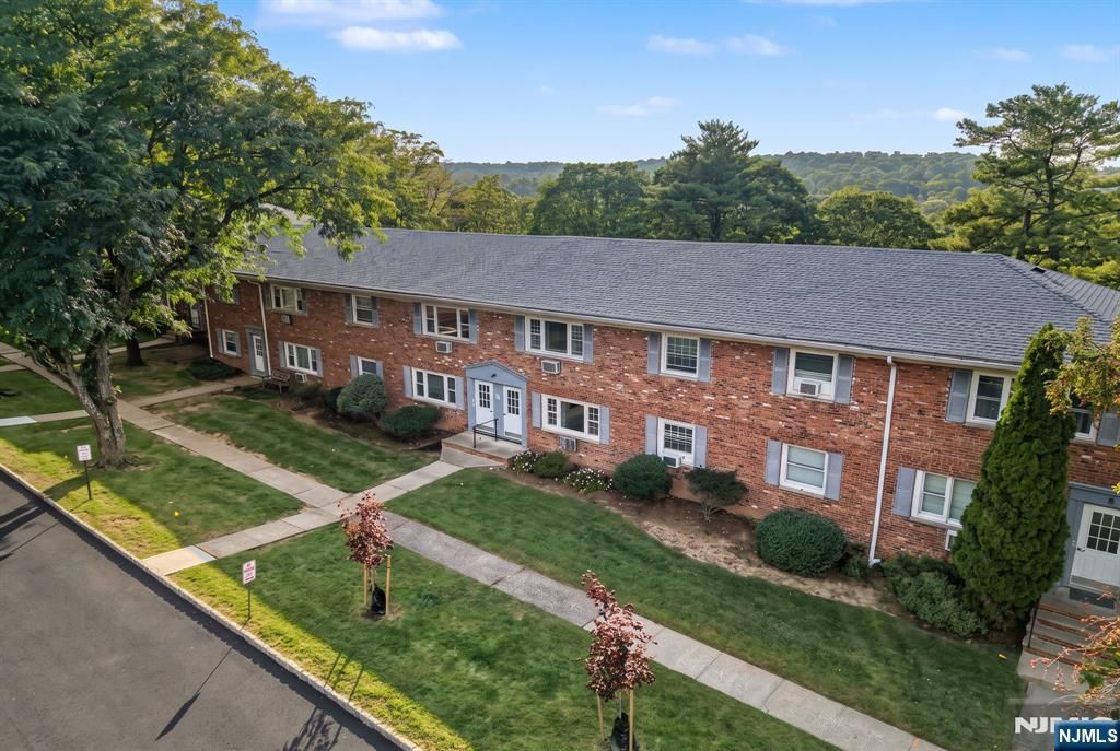 39 Wedgewood Drive 111, Verona, NJ 07044