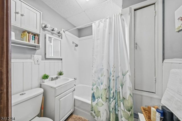 139 Madeline Ave, Clifton City, NJ 07011