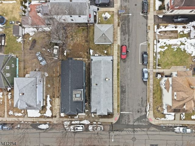 139 Madeline Ave, Clifton City, NJ 07011