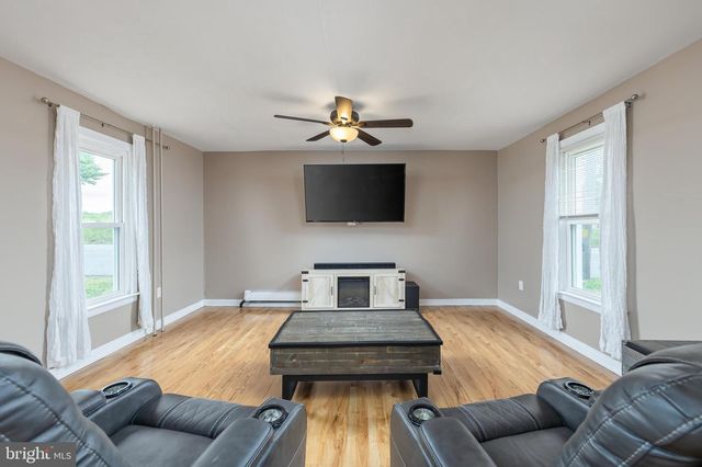 242 N MAIN ST, Mullica Hill, NJ 08062