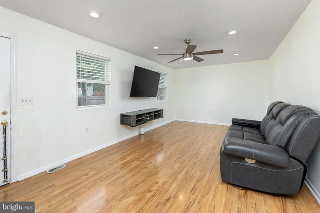 242 N MAIN ST, Mullica Hill, NJ 08062