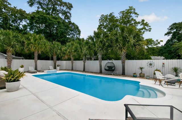 1605 Cullowhee Circle, Mount Pleasant, SC 29464