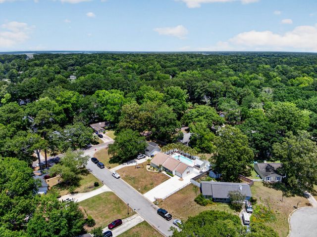 1605 Cullowhee Circle, Mount Pleasant, SC 29464