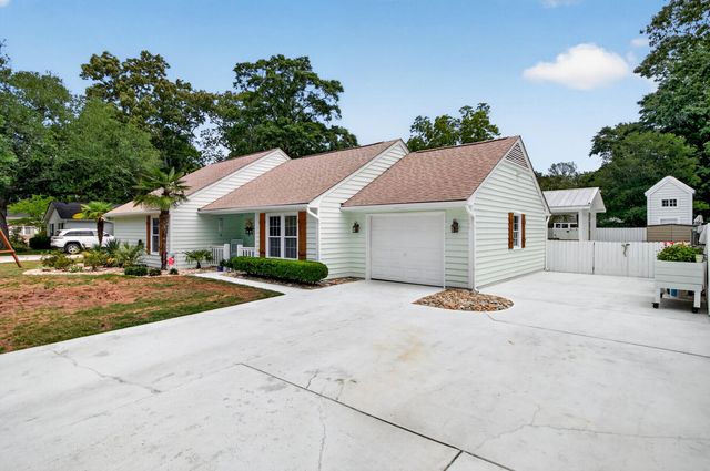 1605 Cullowhee Circle, Mount Pleasant, SC 29464