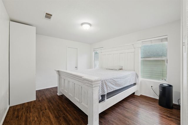 1643 Seabreeze Drive, Dallas, TX 75051