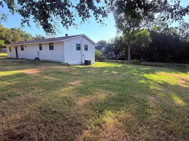 37 Almond Drive, Pottsboro, TX 75076