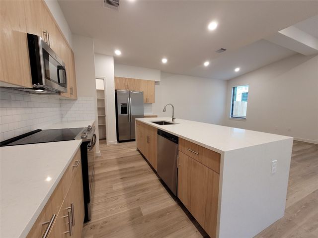 2509 Appian Way Way B, Roman Forest, TX 77357