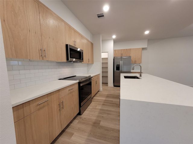 2509 Appian Way Way B, Roman Forest, TX 77357