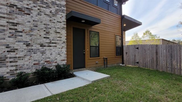 2509 Appian Way Way B, Roman Forest, TX 77357