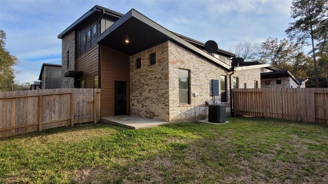 2509 Appian Way Way B, Roman Forest, TX 77357