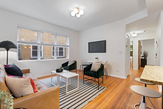 2846 N CHRISTIANA Avenue 2, Chicago, IL 60618