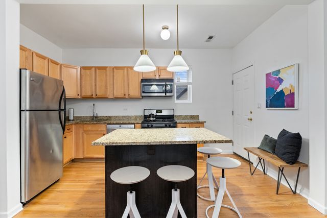 2846 N CHRISTIANA Avenue 2, Chicago, IL 60618