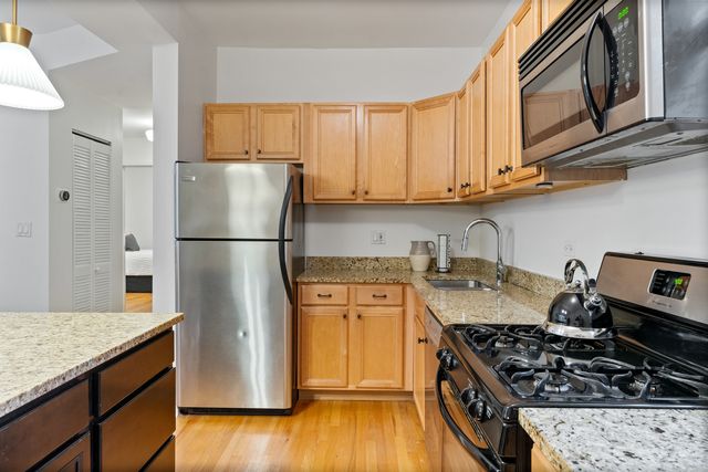 2846 N CHRISTIANA Avenue 2, Chicago, IL 60618
