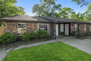 217 Lazy Lane B, Conroe, TX 77301