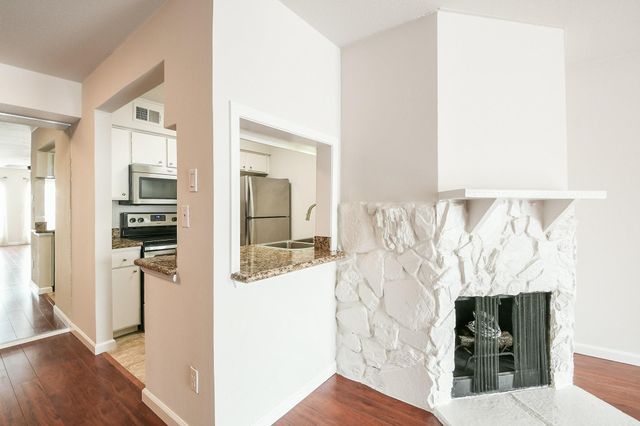 4641 Wild Indigo Street 450, Houston, TX 77027