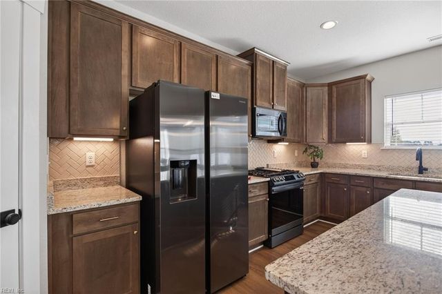 1013 Strawberry CT, Suffolk, VA 23435