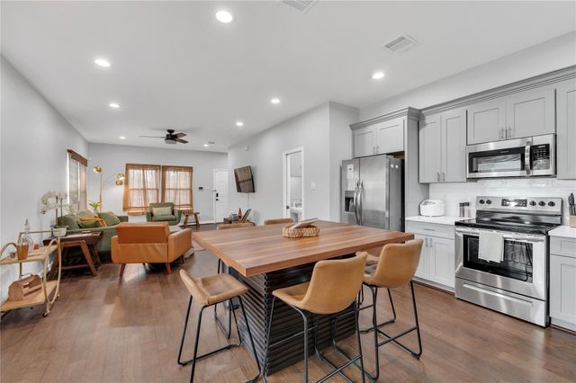 5618 Avenue M, Galveston, TX 77551