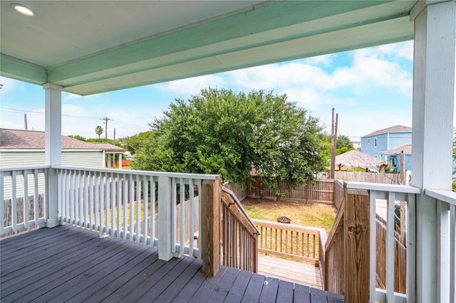 5618 Avenue M, Galveston, TX 77551