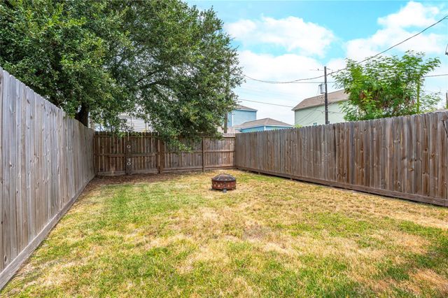 5618 Avenue M, Galveston, TX 77551