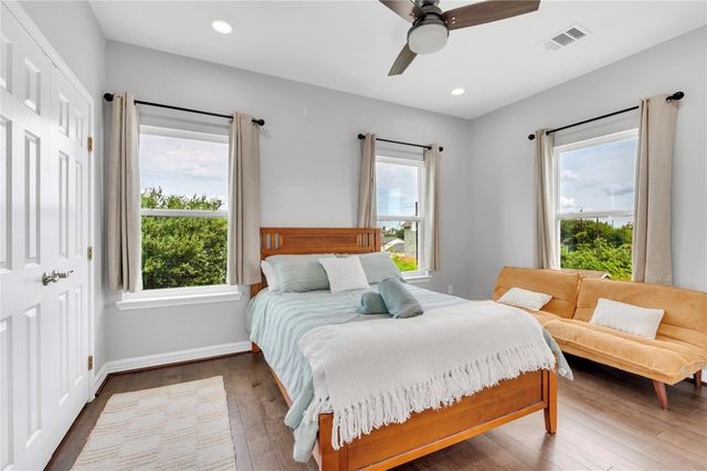 5618 Avenue M, Galveston, TX 77551