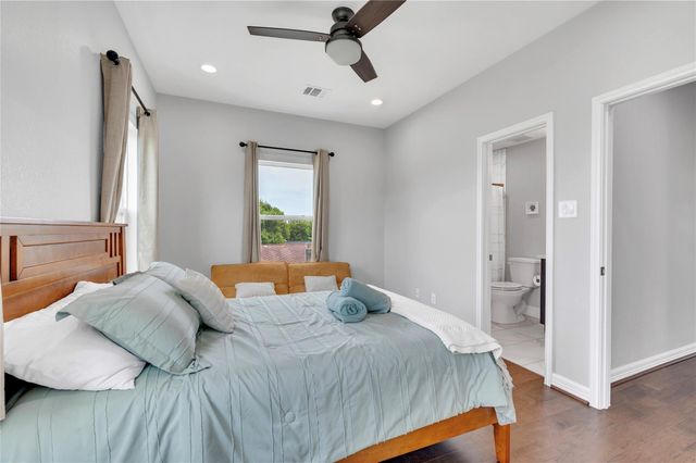 5618 Avenue M, Galveston, TX 77551