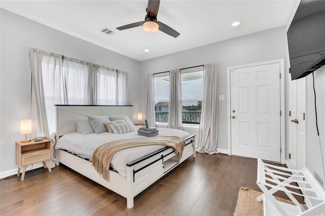 5618 Avenue M, Galveston, TX 77551