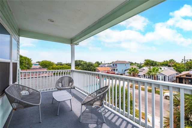 5618 Avenue M, Galveston, TX 77551